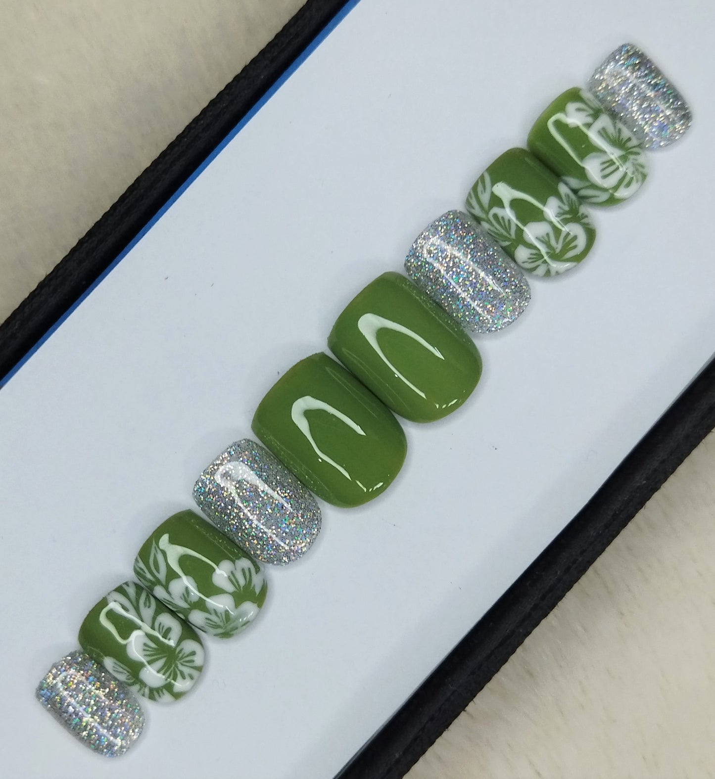 Glossy Green Floral Glitter Press on Nails Set // 572