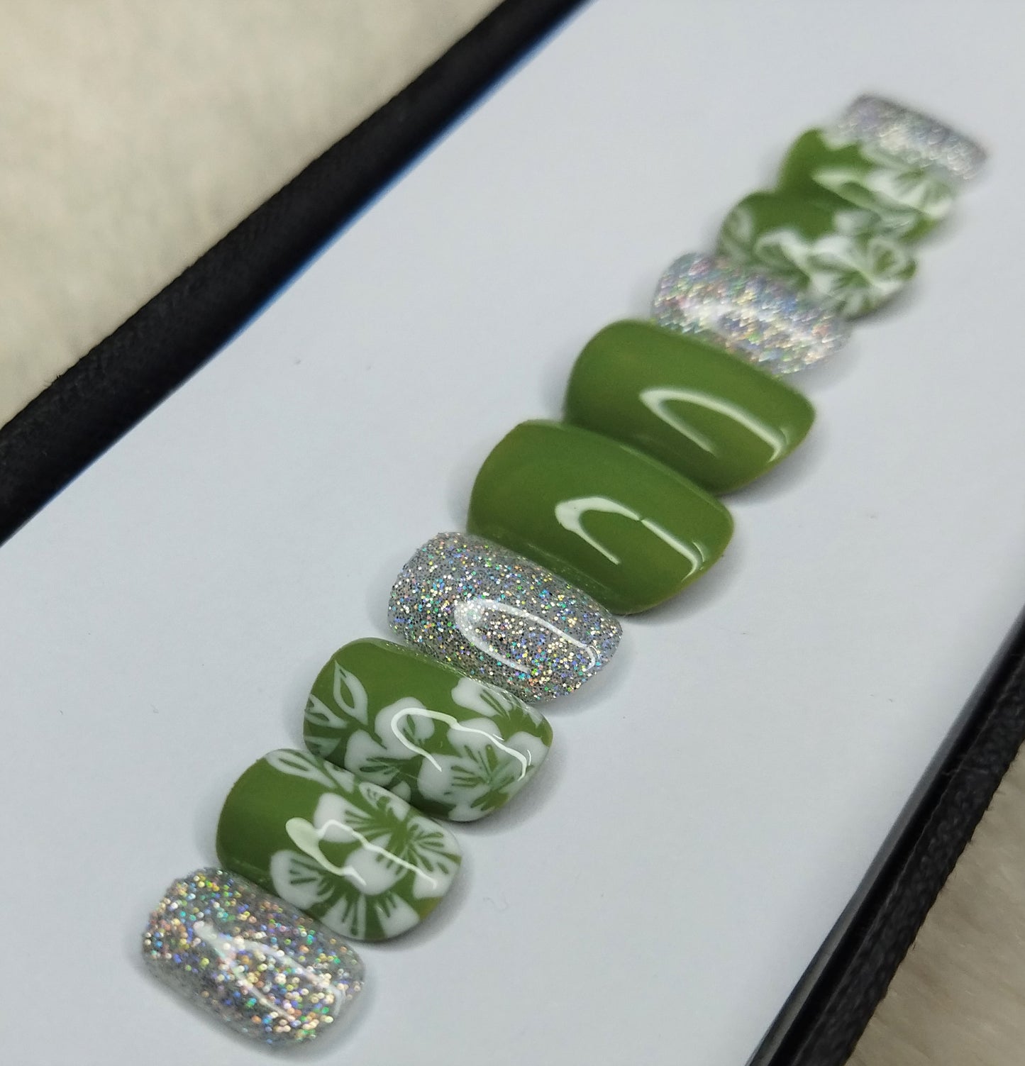 Glossy Green Floral Glitter Press on Nails Set // 572
