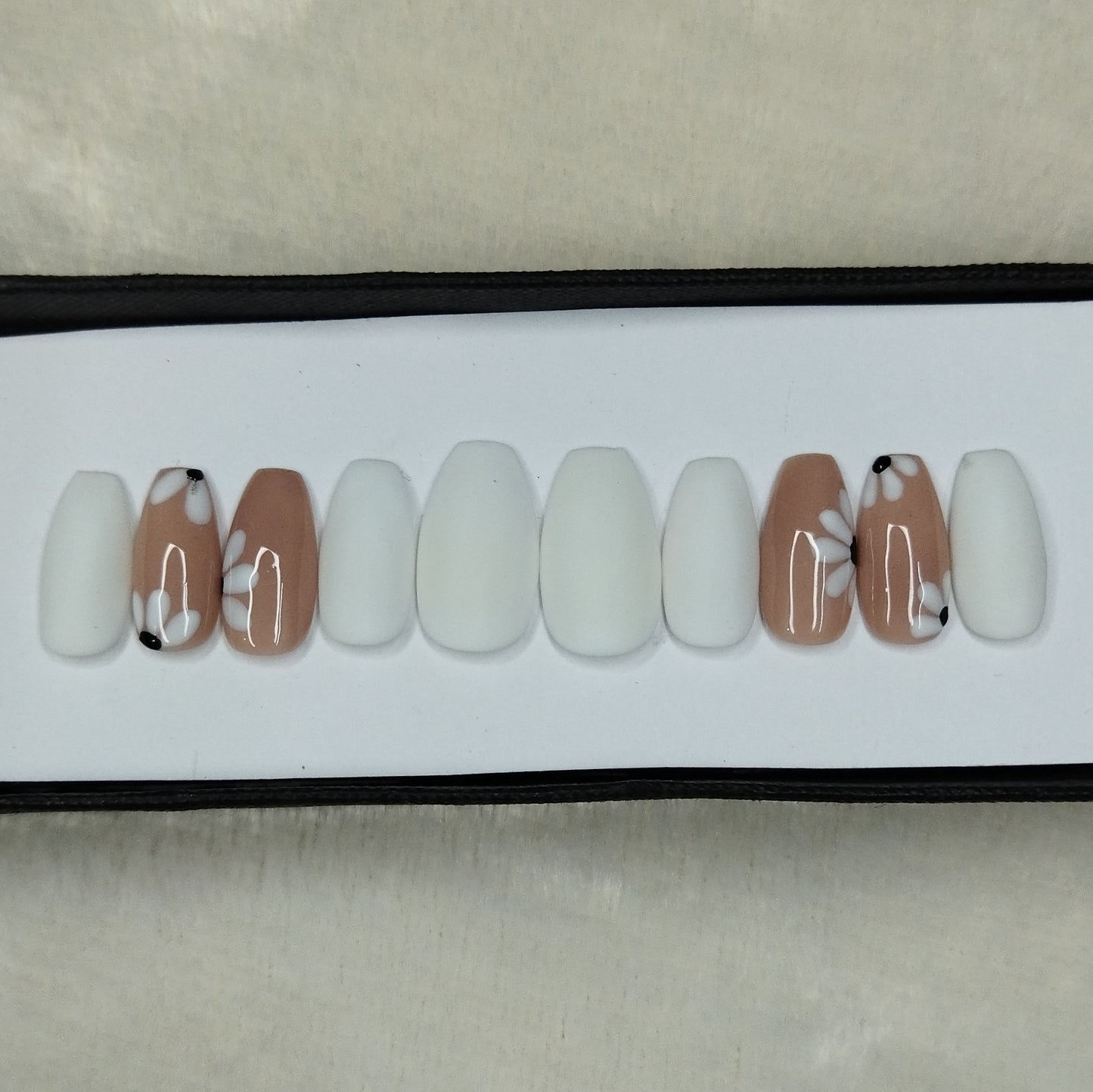 Glossy White & Nude Flower Press on Nails Set // 682