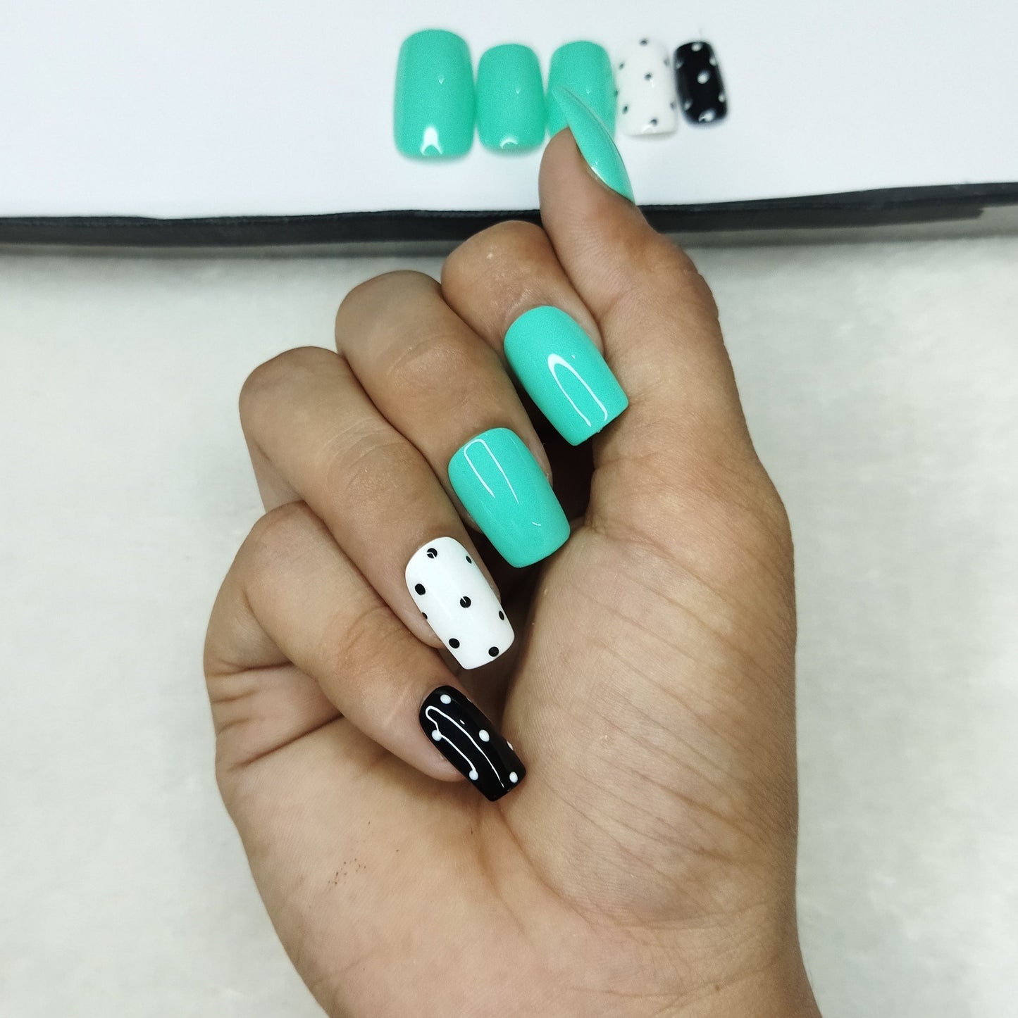 Glossy Green Dots Press on Nails Set // 643