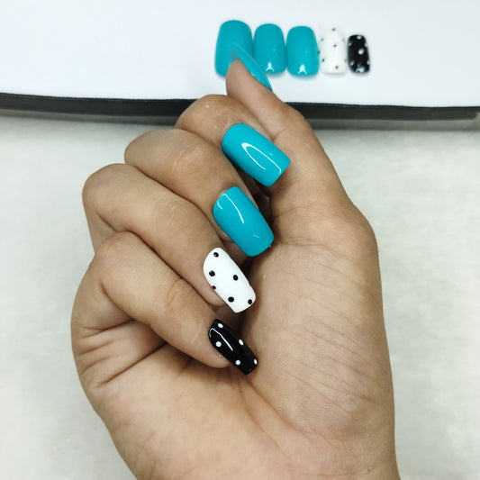 Glossy Blue Dots Press on Nails Set // 644