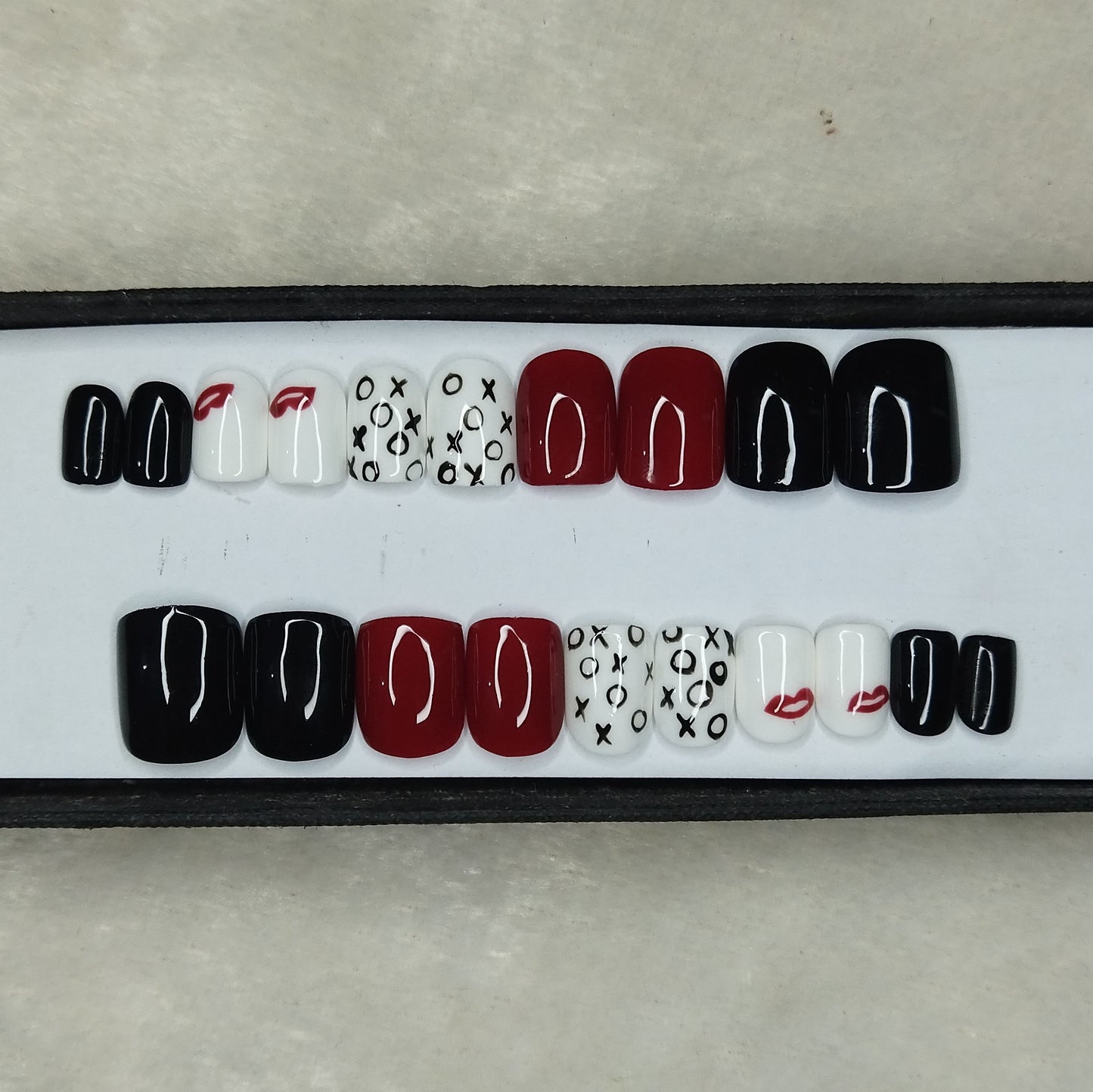 Valentine Collection: Glossy Black And Red Kiss Press on Nails Set // 737