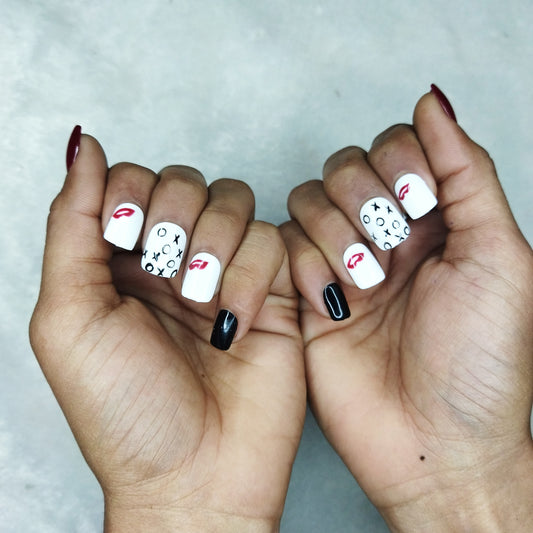 Valentine Collection: Glossy Black And Red Kiss Press on Nails Set // 737