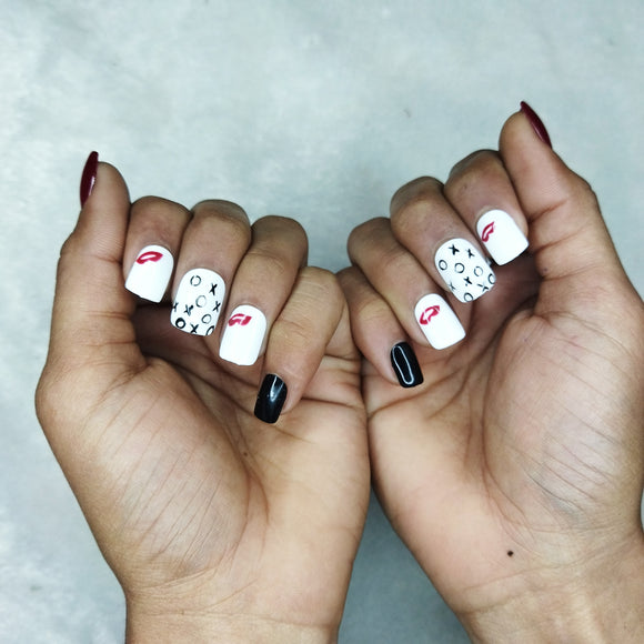 Valentine Collection: Glossy Black And Red Kiss Press on Nails Set // 737