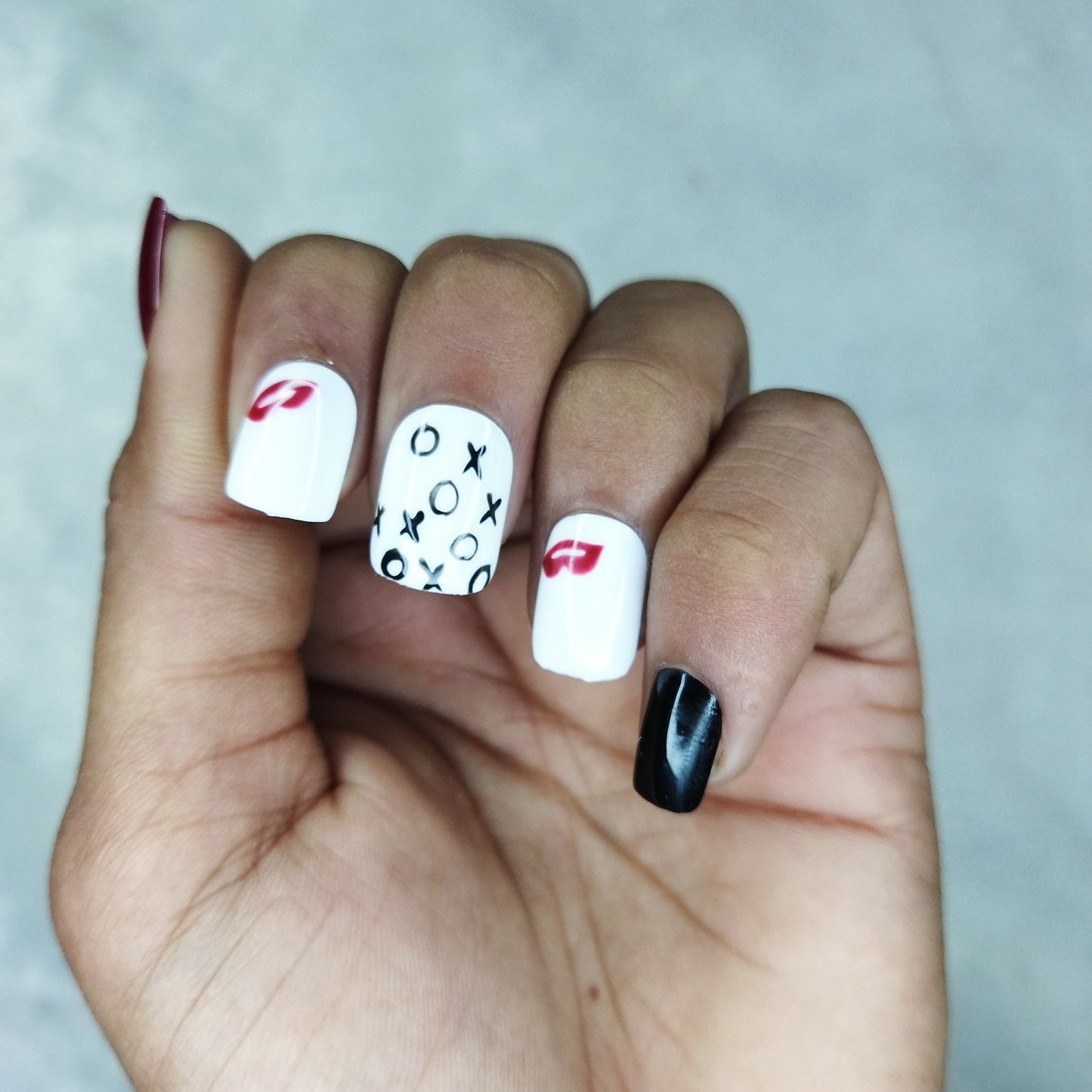 Valentine Collection: Glossy Black And Red Kiss Press on Nails Set // 737