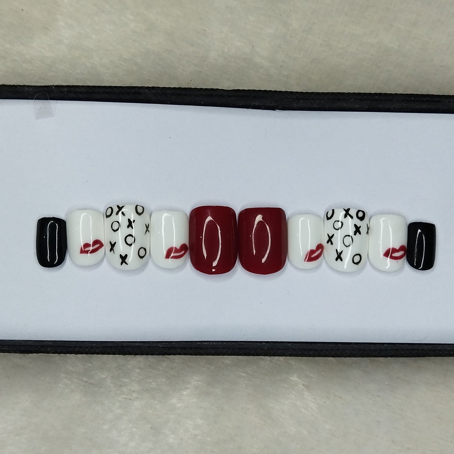 Valentine Collection: Glossy Black And Red Kiss Press on Nails Set // 737