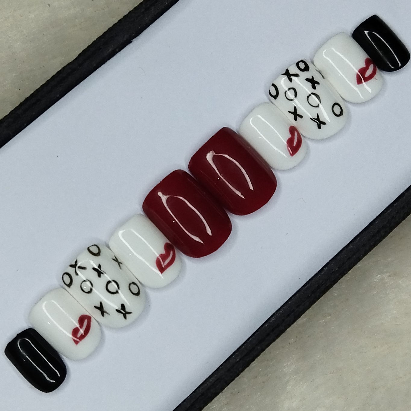 Valentine Collection: Glossy Black And Red Kiss Press on Nails Set // 737