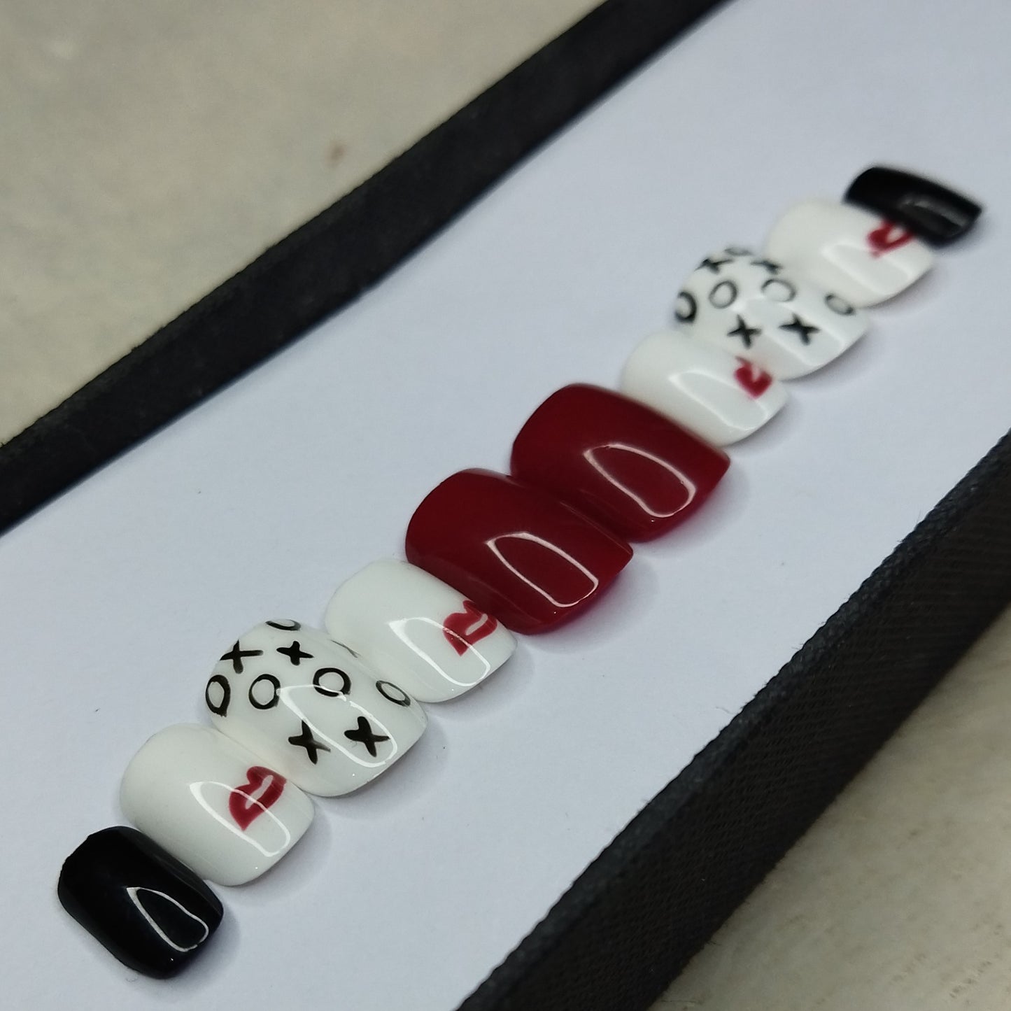 Valentine Collection: Glossy Black And Red Kiss Press on Nails Set // 737