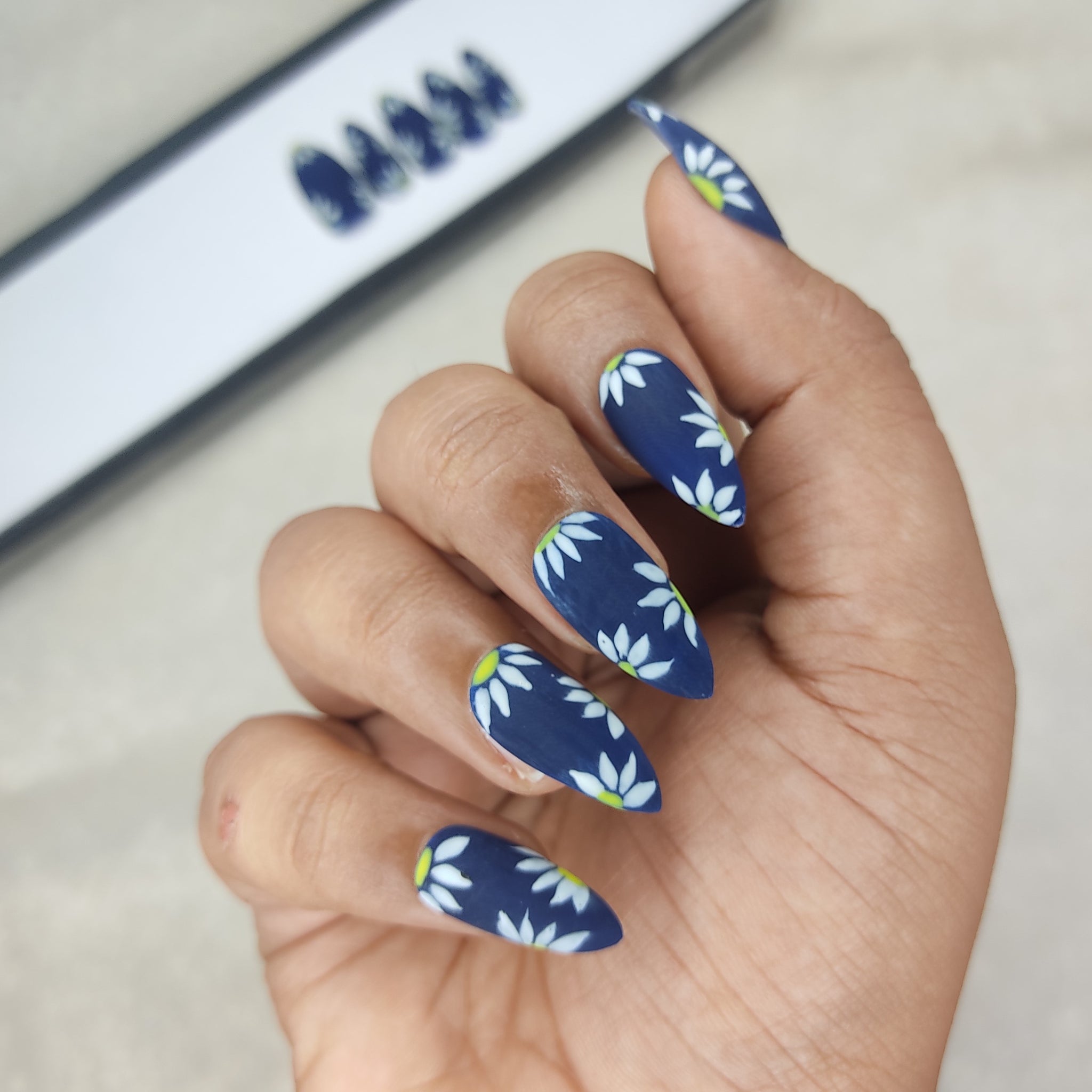 37 Cute Spring Nail Art Designs : Daisy Blue Matte Nails