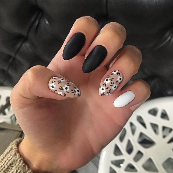 Glossy Black and White Floral Press on Fake Nails // tns209