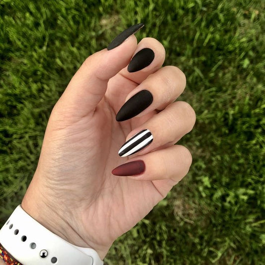 Matte Black Strips Press on Fake Nails //tns120